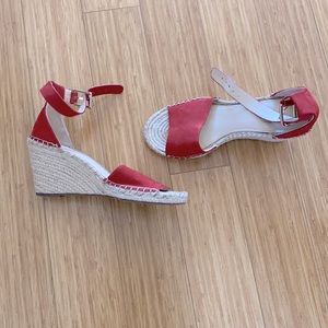 Vince camuto open toed espadrille wedges size 9